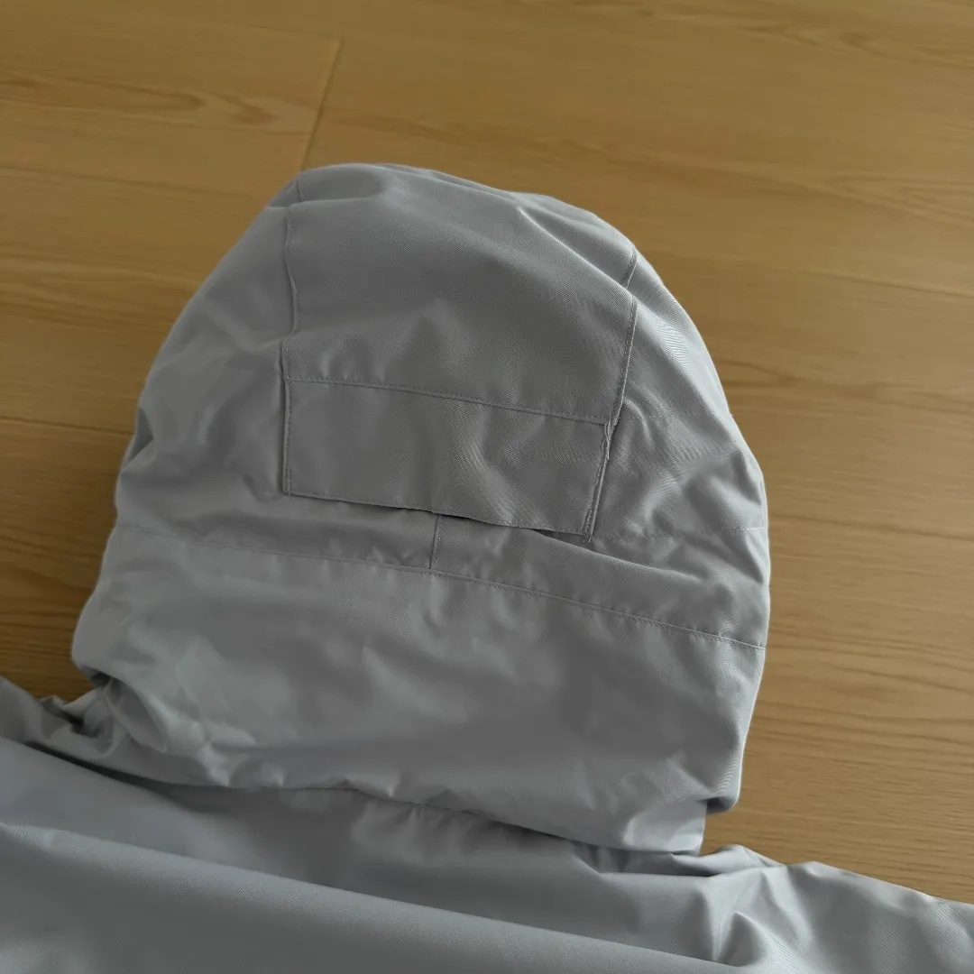 💰P390 Self-photographed. Colleagues please do not pass it off as inferior or stolen pictures! Style number: Y 66-𝗧𝗵𝗲 𝗡𝗼𝗿𝘁𝗵 𝗙𝗮𝗰𝗲｜Japanese version of North Face RETROHIMALAYAN Peak Himalayan Mountaineering Series hooded down jacket ‼ ️Can be recommended! Long-term availability, non-stop supply! Notes on returns and exchanges within 15 days of after-sales arrival: 1: Affecting 2 sales 2: Tag removal 3: Clothes have odor (such as perfume, etc.) These are not supported for returns and exchanges. Others are returned and exchanged normally! 4: If you encounter the wrong goods, wrong size, dirty damage, etc., you can contact online customer service as soon as possible to make up for the return shipping cost [Team studio, physical stall Wholesale customers, group purchasing agents, Internet celebrity supply private chat! 】 -The top original replica version refers to the highest version in China (there is no one). Our products must be high-quality (make a piece of clothing that is ZP when placed in the counter) - Filled with down cotton inside, good fluffiness, excellent thermal insulation effect. One piece is enough in winter. High Quality In Stock, can be recommended as the main product -Customized original waterproof fabric -Three-label accessories, complete accessories, original hardware Fabric: Customized 14D high-strength nylon fabric, thick texture, waterproof fabric, tear-resistant, using ZP consistent single-layer fabric (non-commercial currency contains gallbladder) Embroidery: Japanese Behringer embroidery machine, custom-made 10,000-needle electric embroidery, using imported No. 7 needles and imported embroidery thread, the embroidery is full and three-dimensional, 100% restored to ZP. Accessories: Use original Yoshida YKK zipper, with clear lettering, high weight, and can withstand 100,000 pulls and wear. Drawstring, multi-function buckle, Velcro, washable label, laser anti-counterfeiting, all are original molded 1:1 pairs at the counter, making down cotton woven categories, making an original product with heart, so that every customer has the confidence to introduce to his customers: This is the top replica version in China. Color: Black Gray Size: S M L XL XXL